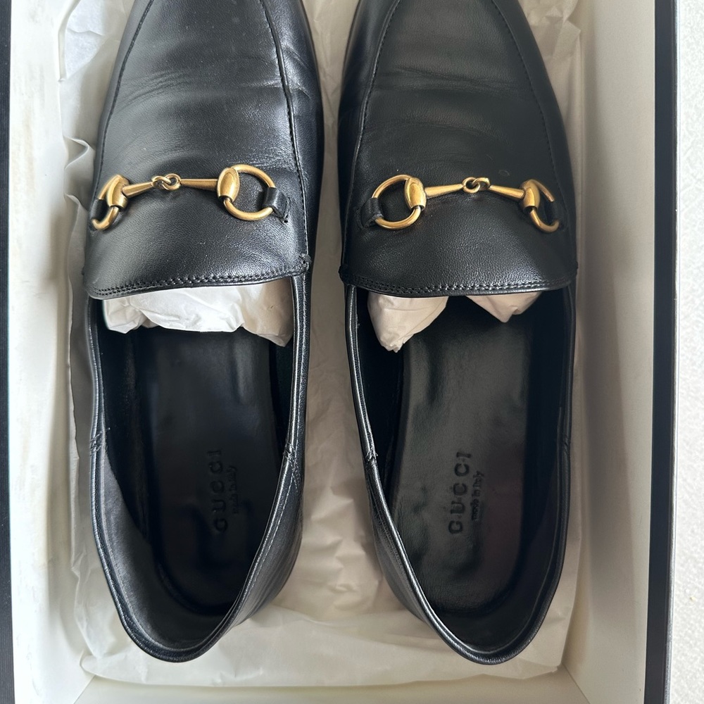 Gucci Loafers: Size 38!
Style: Agnello Plonge
Includes dust bags & box